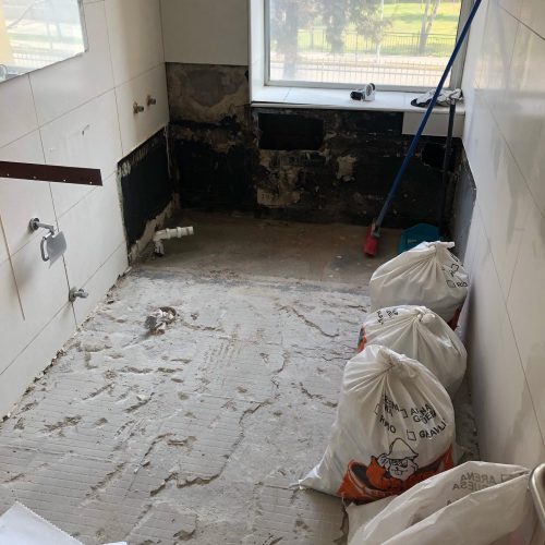 0BB3BCEB-5F21-4935-9865-7E00906BB109 2